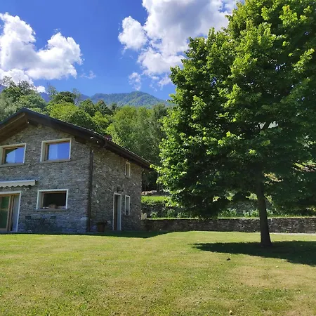 Dom wakacyjny Casa Il Tiglio Affacciata Sul Di *